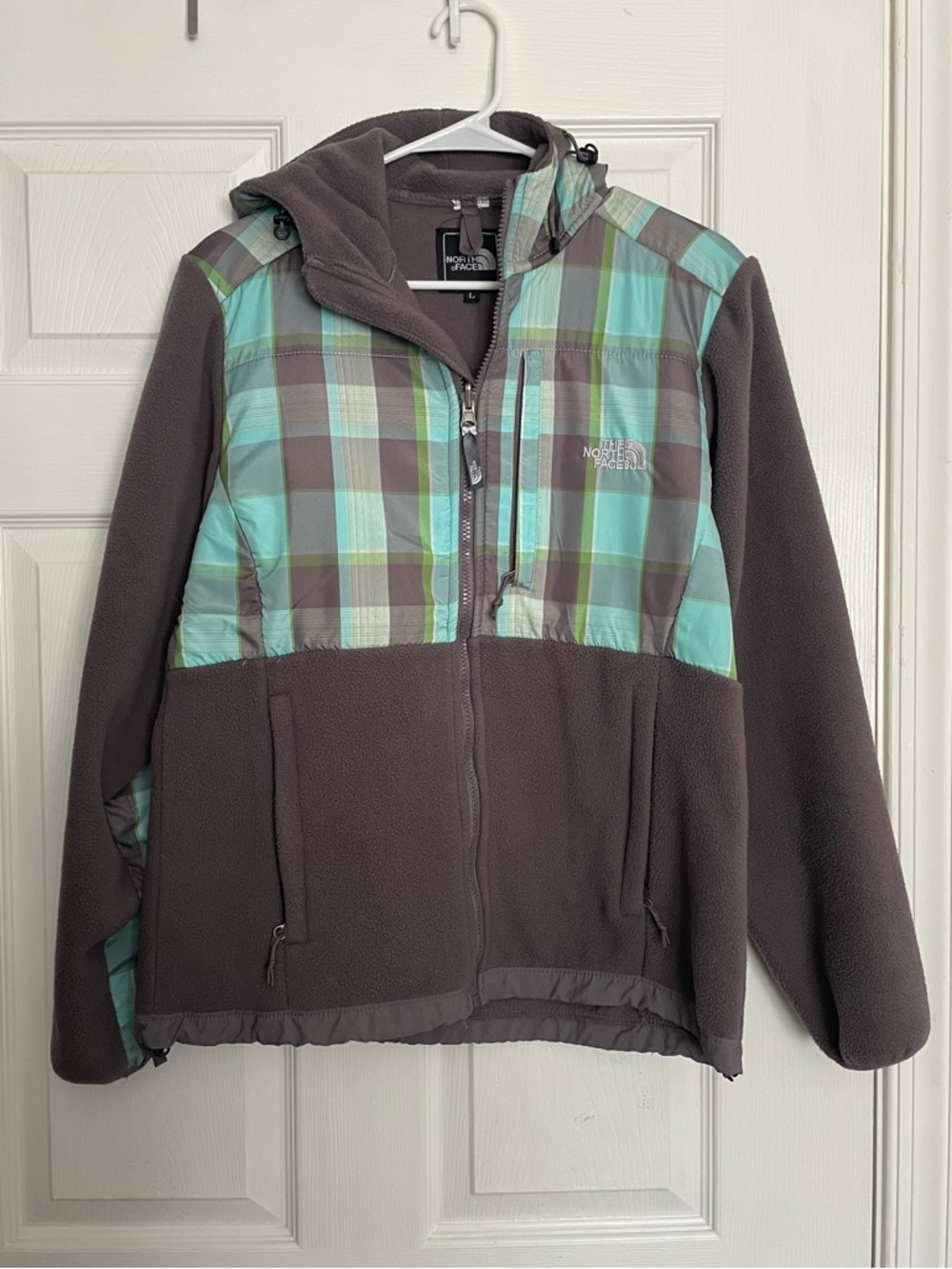 The North Face Women’s size L Teal Plaid and Charcoal Hooded Fleece Jacket EUC